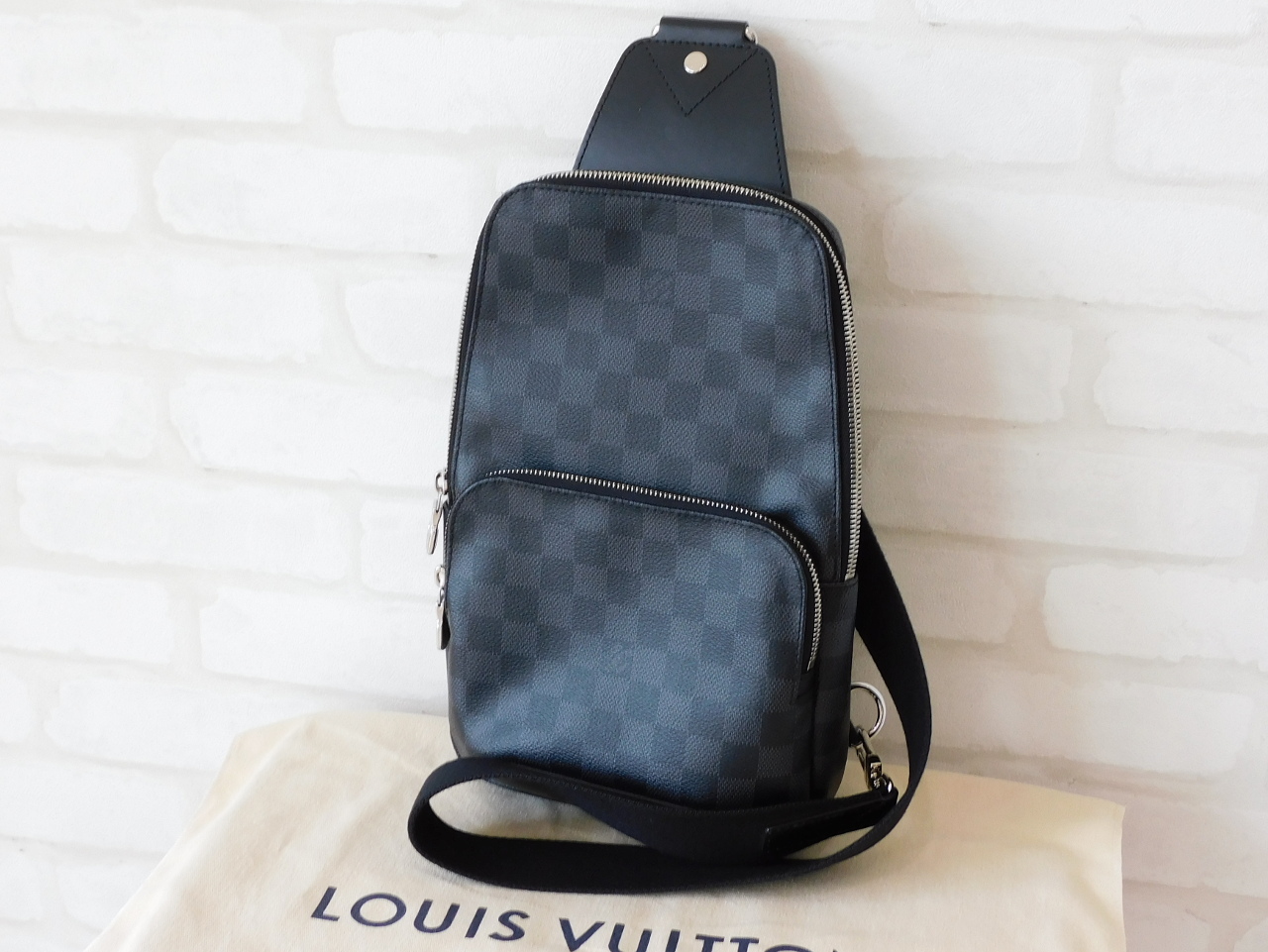 ルイヴィトン ダミエ・グラフィット ボディバッグ アヴェニュー  