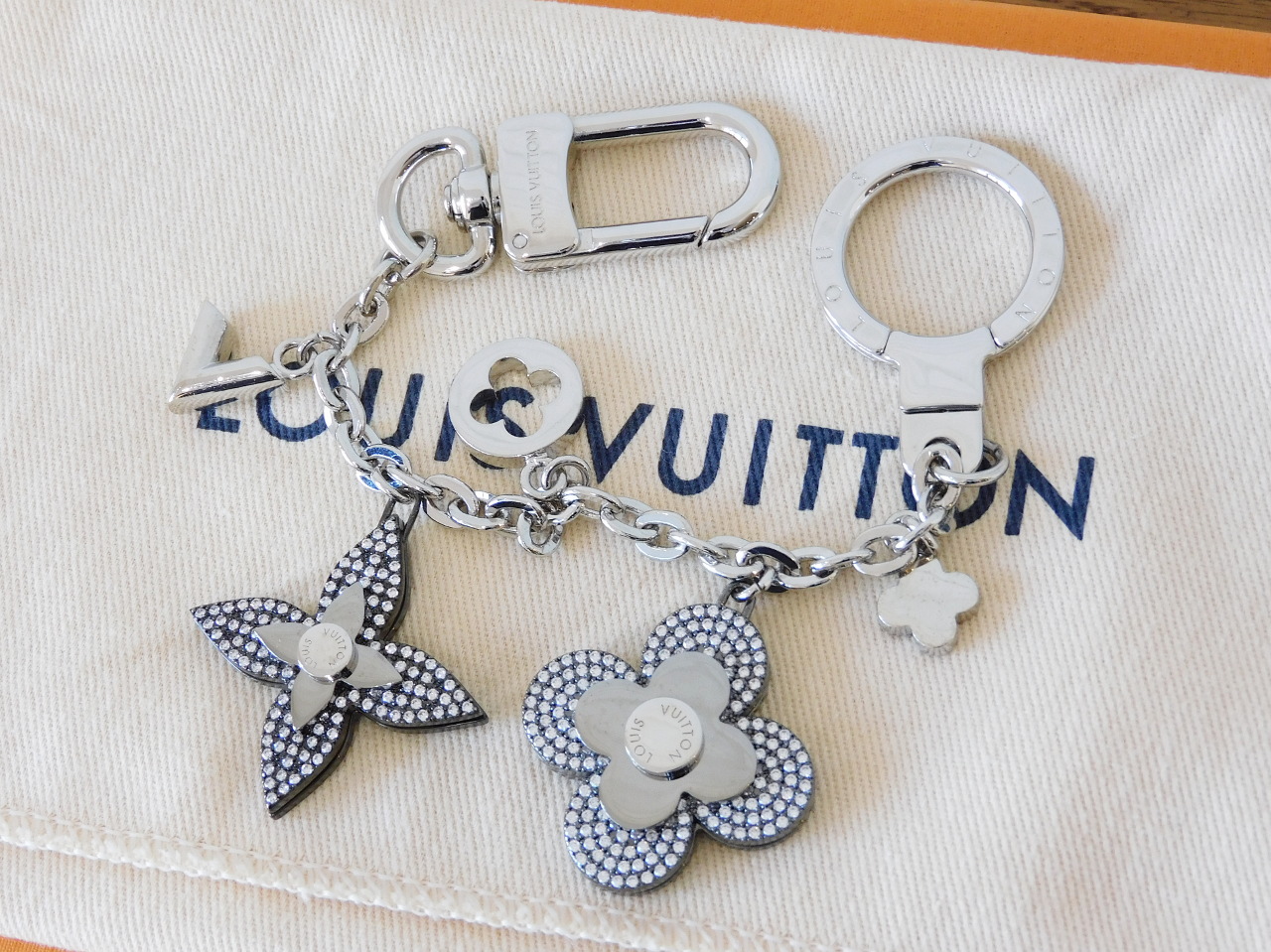 LOUIS VUITTON ルイヴィトン ビジューサック フルール ドゥ エピ 