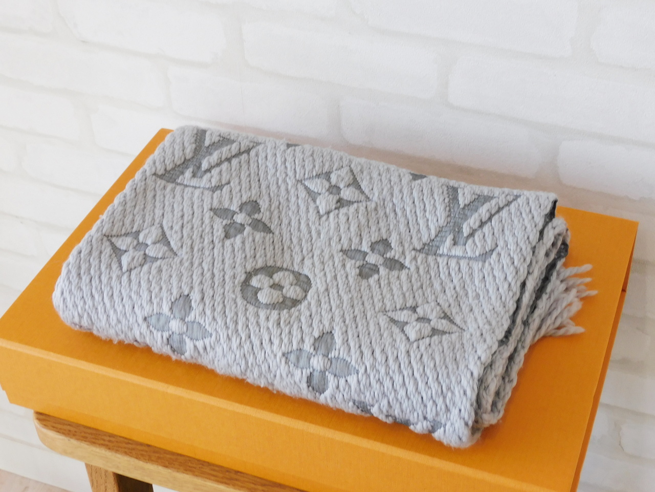 ルイヴィトン エシャルプ ロゴマニア M74742｜郡山のまじめな買取専門  