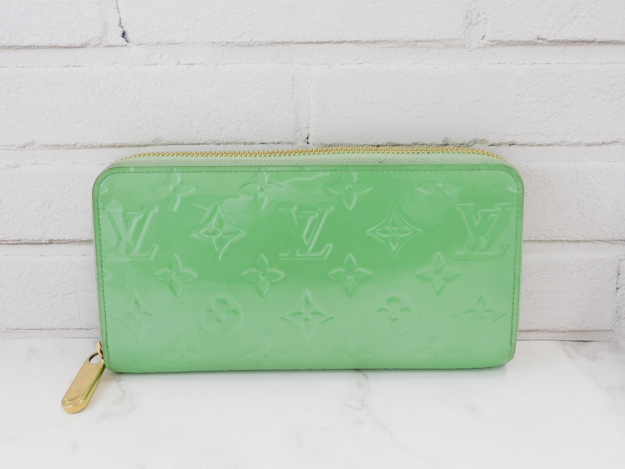 ルイヴィトン ヴェルニ ジッピー・ウォレット グミアップル M82065  