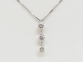 Pt900トップ・Pt850チェーン D1.015ct（3石合計） 3.6gの買取実績 