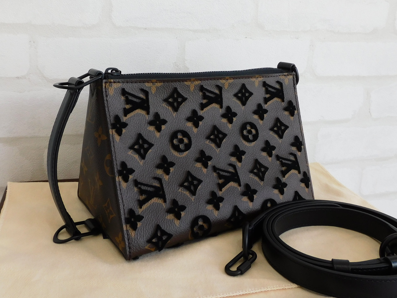 希少、最安値)ルイヴィトン タフタージュキーポルトリアングル50  