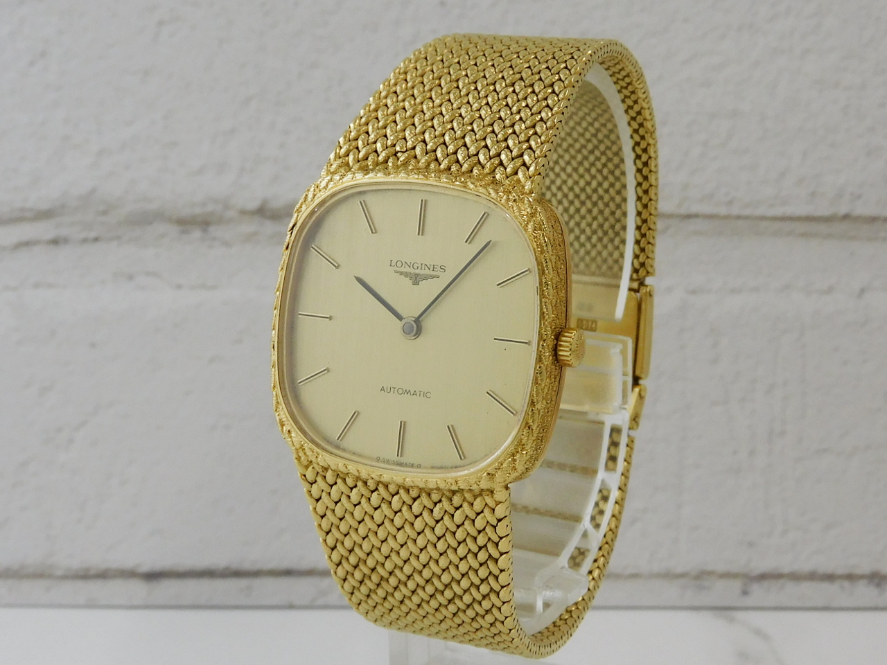 LONGINES ROLLED GOLDと金具に表示してある腕時計の金属製ベルト ロンジン(LONGINES) 2024新作 GMTのパイオニアが追及した、至高の