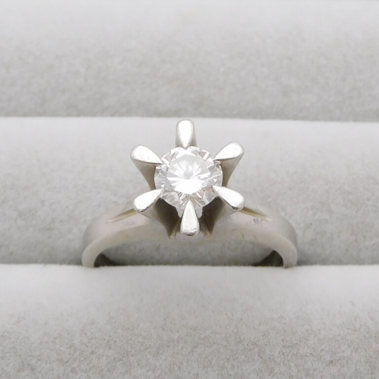 Pt900 ダイヤモンドリング D0.316ct 0.14ct 3.9gの買取実績｜福島県 