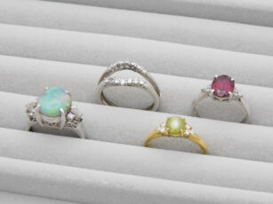 オパールやガーネット、キャッツアイなど宝石付きリング