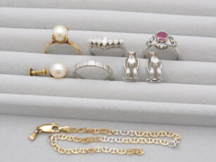 ルビーやダイヤモンドなどプラチナジュエリーと、K18ジュエリー