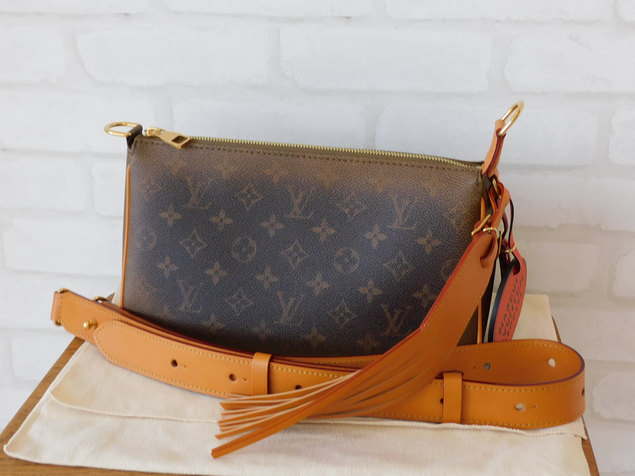 ルイヴィトン モノグラムダスト M11623