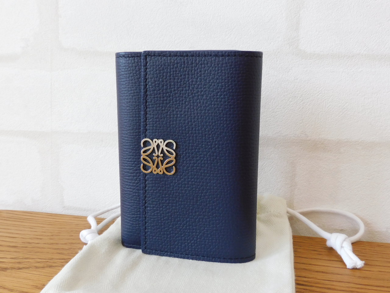 ロエベ アナグラム 三つ折り財布