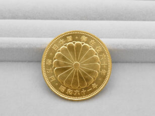 『天皇陛下御在位60年記念 10万円金貨 昭和61年 裏面』