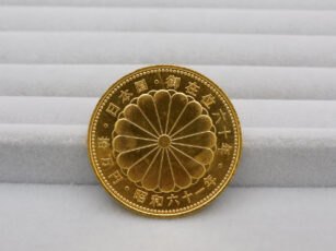 天皇陛下御在位60年記念 10万円金貨 昭和61年 裏面